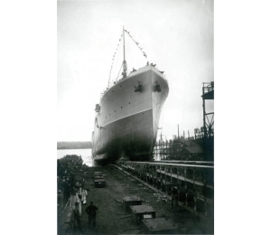 Le Loing - 1er pétrolier construit au Trait et armé par la Marine nationale