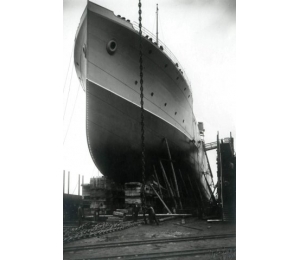Le Loing - 1er pétrolier construit au Trait et armé par la Marine nationale